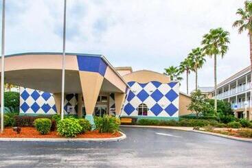 هتل Maingate Garden Inn