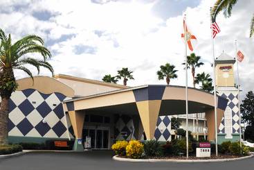 هتل Maingate Garden Inn