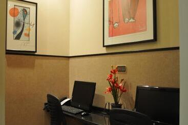هتل Maingate Garden Inn