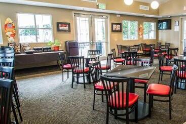 هتل Maingate Garden Inn