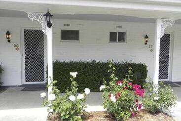 هتل Moore Park Inn