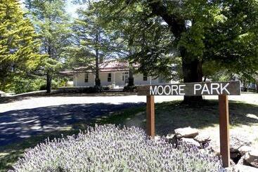 هتل Moore Park Inn