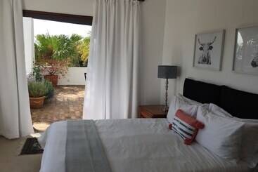 هتل Room With A View