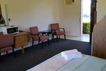 Lakeside Lodge Motel