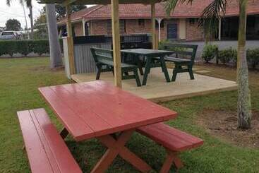 Lakeside Lodge Motel