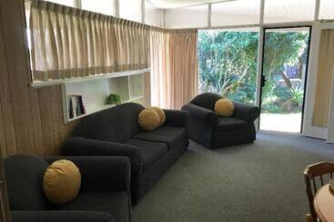 Ocean Breeze Motel