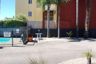 Cunningham Shore Motel