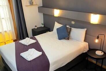 Elm Court Motel