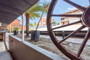 هتل Coach House Launceston
