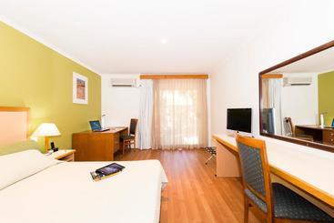 هتل The Cambridge Kununurra