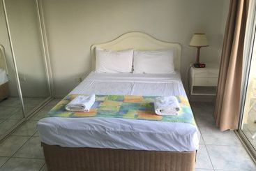 ホテル Mediterranean All Suites