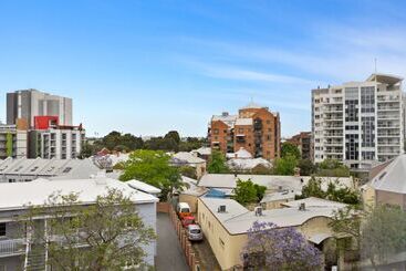 Metro Hotel Perth City