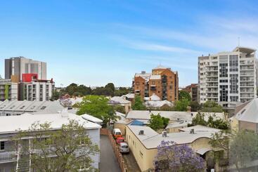 Metro Hotel Perth City
