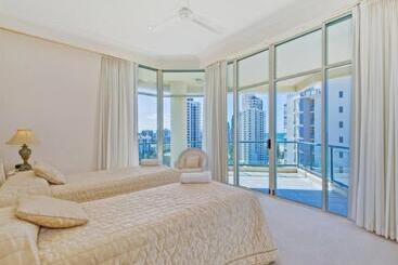 Отель Oceana On Broadbeach