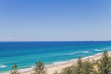 Отель Oceana On Broadbeach