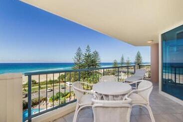 Отель Oceana On Broadbeach