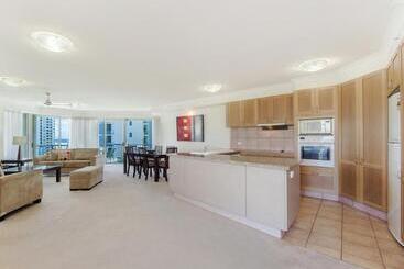 Отель Oceana On Broadbeach