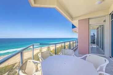 Отель Oceana On Broadbeach