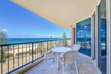 Отель Oceana On Broadbeach