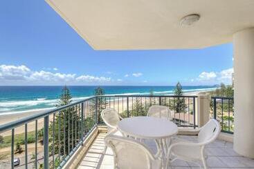 Отель Oceana On Broadbeach