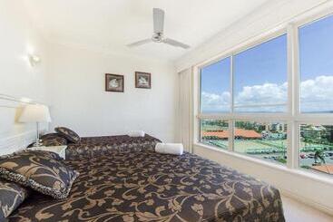 Отель Oceana On Broadbeach