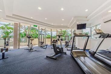 Отель Oceana On Broadbeach