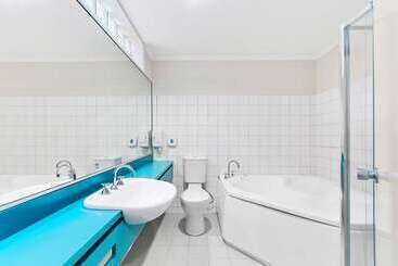 هتل Quality Inn & Suites Traralgon