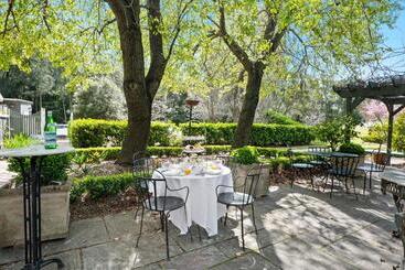 هتل The Convent Hunter Valley