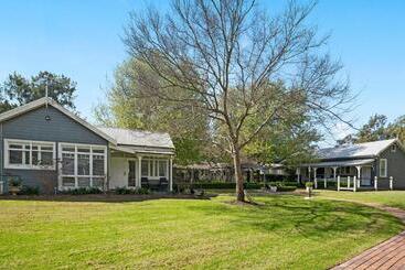هتل The Convent Hunter Valley