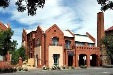 Majestic Old Lion Apartments