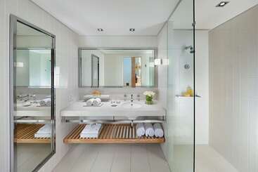 استراحتگاه Crown Promenade Melbourne