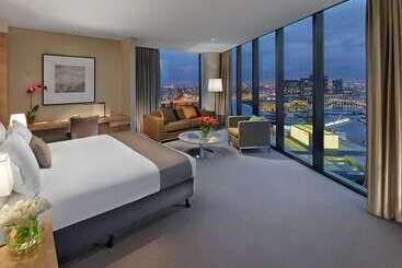 استراحتگاه Crown Promenade Melbourne