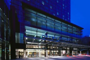 استراحتگاه Crown Promenade Melbourne