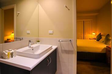 هتل Flinders Landing Apartments