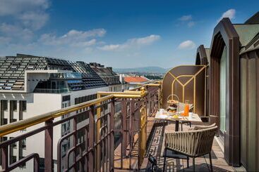 هتل Hilton Vienna Plaza