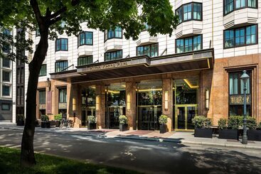 هتل Hilton Vienna Plaza