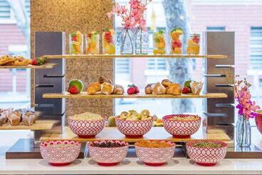 هتل Radisson On Flagstaff Gardens Melbourne
