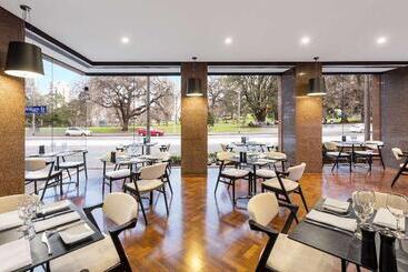 هتل Radisson On Flagstaff Gardens Melbourne