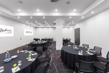 هتل Radisson On Flagstaff Gardens Melbourne