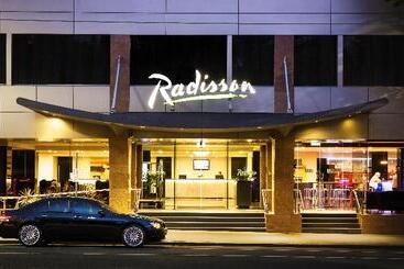 هتل Radisson On Flagstaff Gardens Melbourne