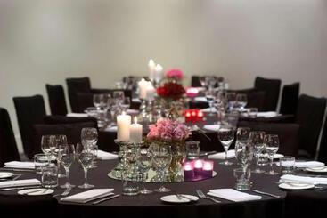 هتل Radisson On Flagstaff Gardens Melbourne