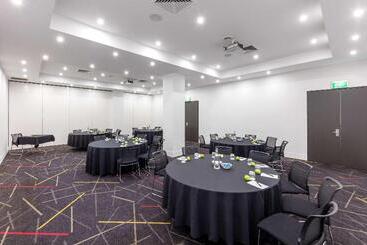 هتل Radisson On Flagstaff Gardens Melbourne