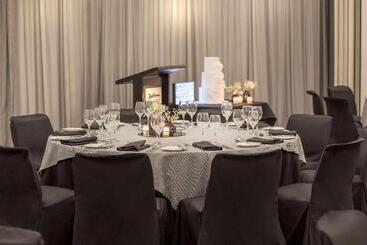 هتل Radisson On Flagstaff Gardens Melbourne