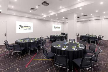 هتل Radisson On Flagstaff Gardens Melbourne
