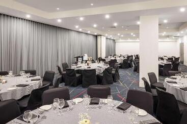 هتل Radisson On Flagstaff Gardens Melbourne