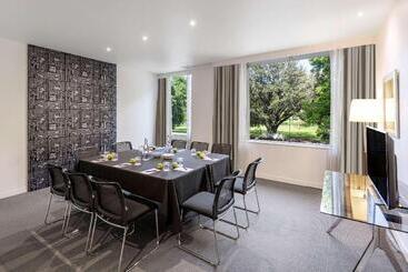 هتل Radisson On Flagstaff Gardens Melbourne