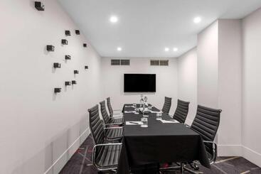 هتل Radisson On Flagstaff Gardens Melbourne