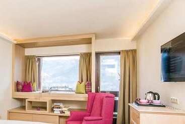 Alpin  Das Sporthotel   Ski In Ski Out Cityxpress, Summercard Included