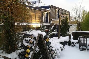 Boat Hotel De Barge