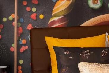 هتل The Chocolate Suites